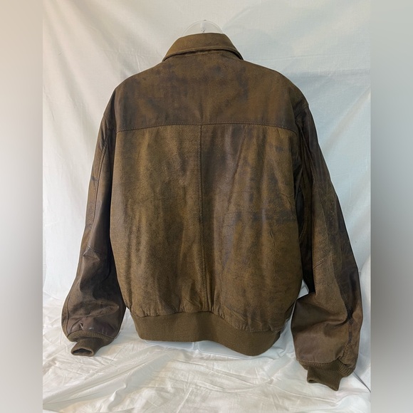Vintage 1990’s Leather bomber jacket. Size: XL (46 Tall). Leather in great cond. - Picture 2 of 10